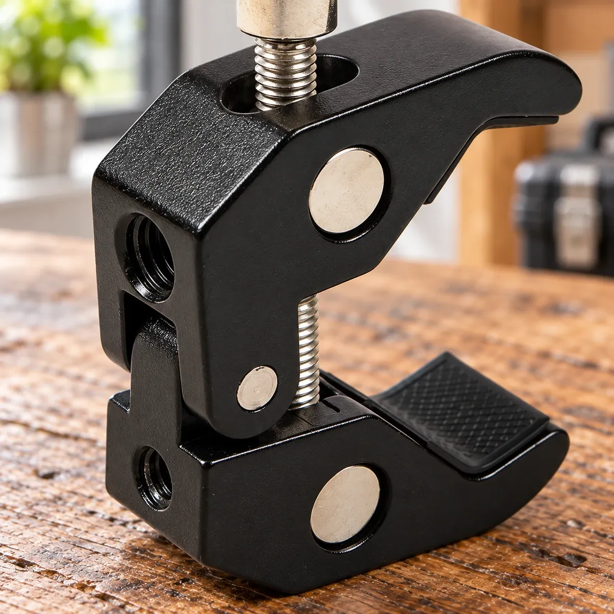 T Handle Studio Clamp: construction detail