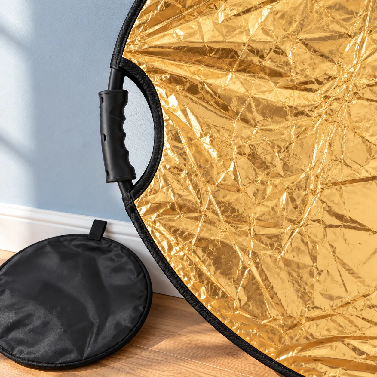Folding Light Reflector in Gold / Silver: construction detail