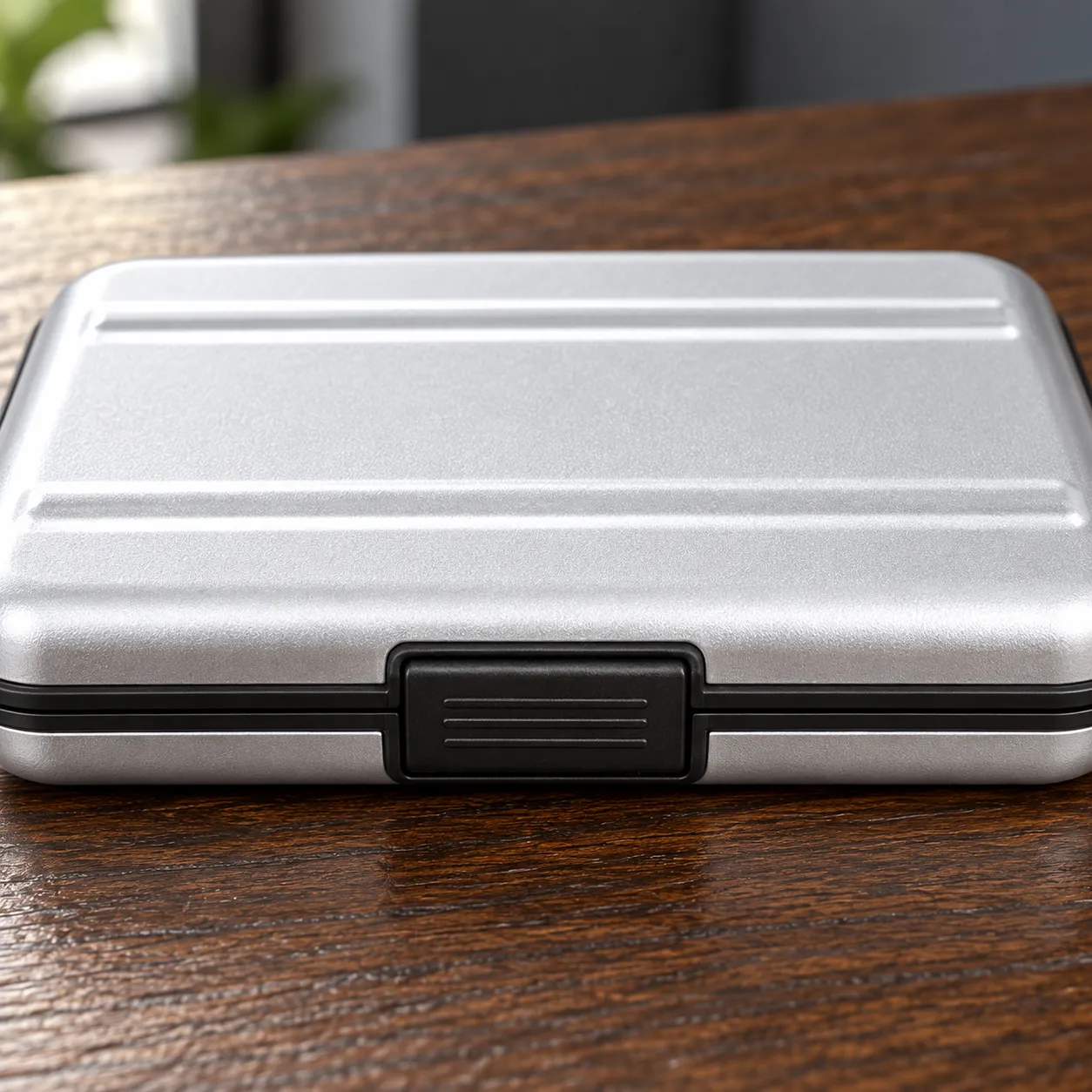 Aluminum Memory Card Case in Silver: construction detail
